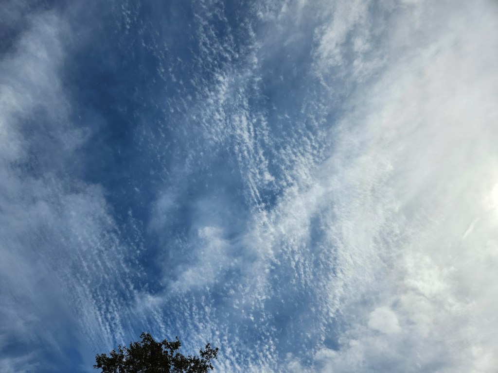 Picture of a cloudy sky.